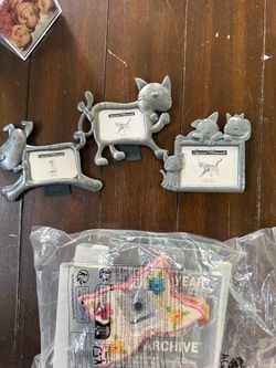 Cat & dog pictures frame