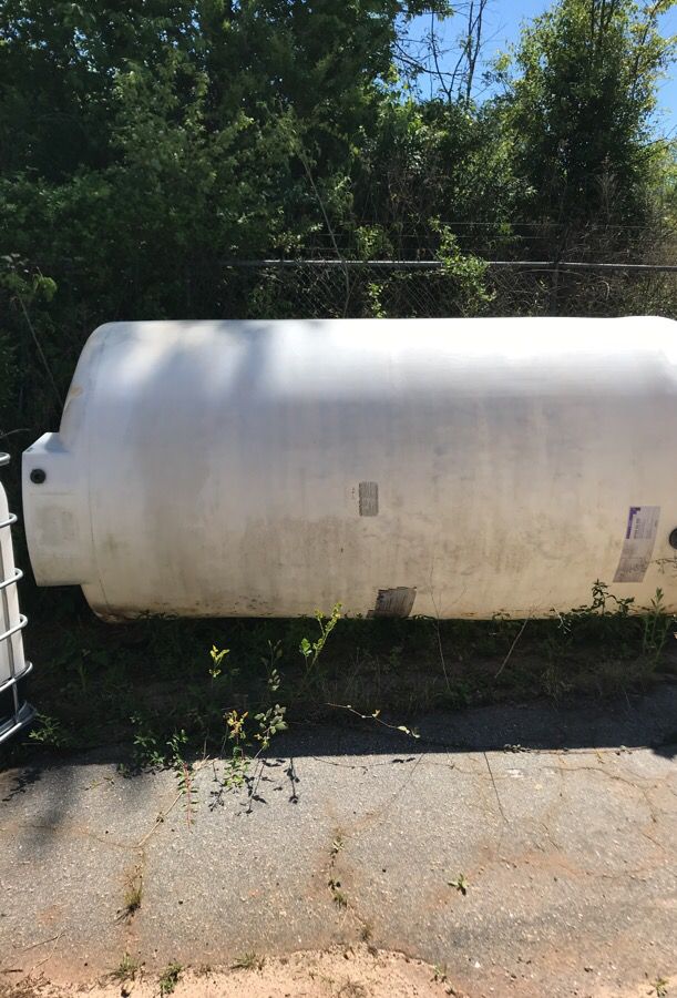 1400 gallon water tank