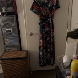 First Dress Sheen Size Large, 4042 Nice Like Hawaiian Dress Second Dress Not As Long Nice Same Style Is First Dress Second Sheen Curb OXL