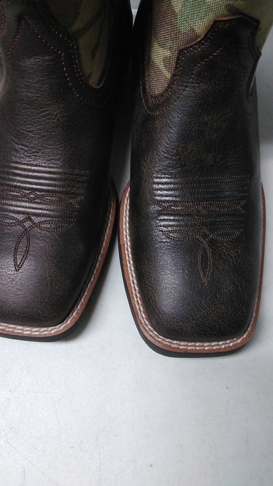 Cowboy boots Ariat $120