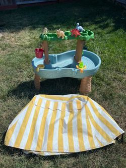 Step 2 water table w/cover