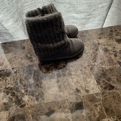 Toddler girl boots in size 10. Botas para niña pequeña en talla 10