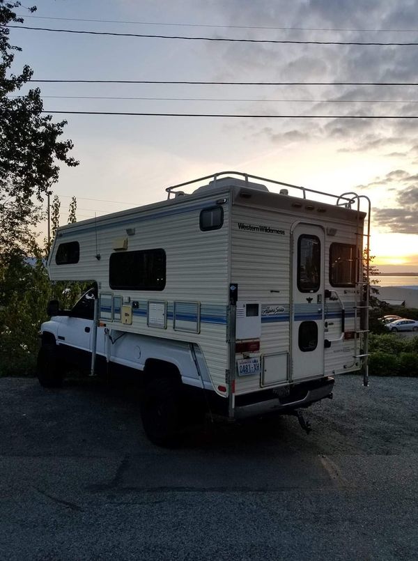 1991 Western Wilderness 9' Alpine Series Camper for Sale in Anacortes
