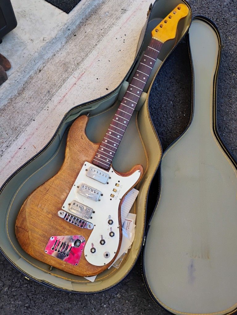 Hofner 1960s Electric Guitar With Case