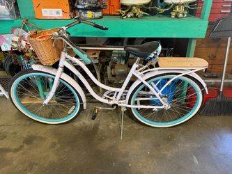 Schwinn Women's Beach Cruiser Bicycle