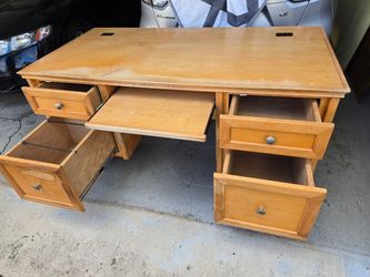 Solid large desk (60"x30"x30")