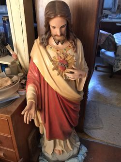Vintage sacred heart of Jesus statue , (READ DESCRIPTION )