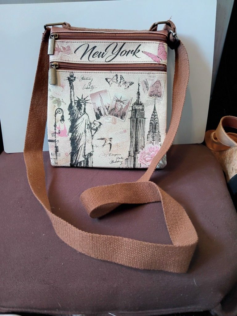 GLAM So Chic New York City Cross body souvenir bag