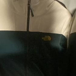 Medium North face Pick Up Today 