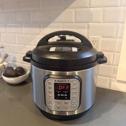 XL Instapot - Large Capacity, Great Condition