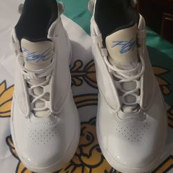 AIR JORDAN MAX AURA WHITE/UNIVERSITY BOYS  SHOES