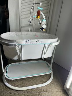 Fisher-Price Baby Bassinet with Mobile