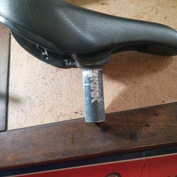 Kink BMX Seat & Kink Seat Post. (Shorty) 