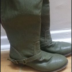 Boots For sale! 7.5 Women