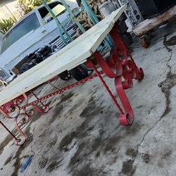 BEATIFUL VINTAGE OUT DOOR COFFEE TABLE !!24"×48"×16"!  100$ OBO