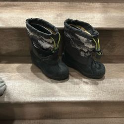 Columbia Kids Snow Boots size 13