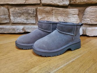 UGG Ultra Mini New Heights Boots Big Kids US Size 3 New Brown / Grey Color 