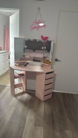 punk vanity w chair