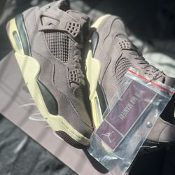 Jordan 4 - A Ma Maniere Violet Ore