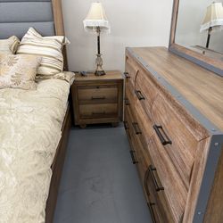 Beautiful Light Brown Wood Bed Set - Queen - King - SAME DAY DELIVERY - Dresser - Mirror - Chest - Nightstands