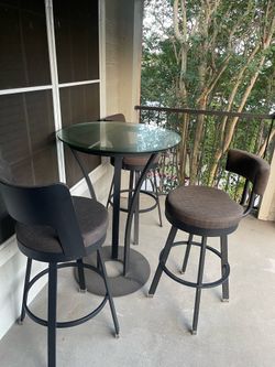 Round Glass table with chairs