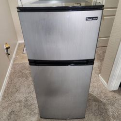 Mini Fridge/Freezer 