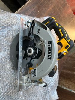 DeWalt XR Brushless 20V MAX Circular Saw DCS590