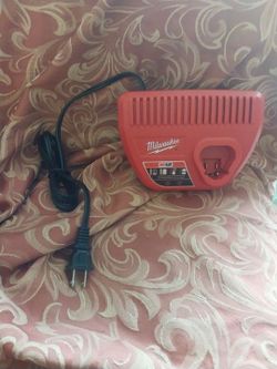 Milwaukee m12 charger 48-59-2401