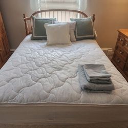 Two Queen Size Beds With Mattress 