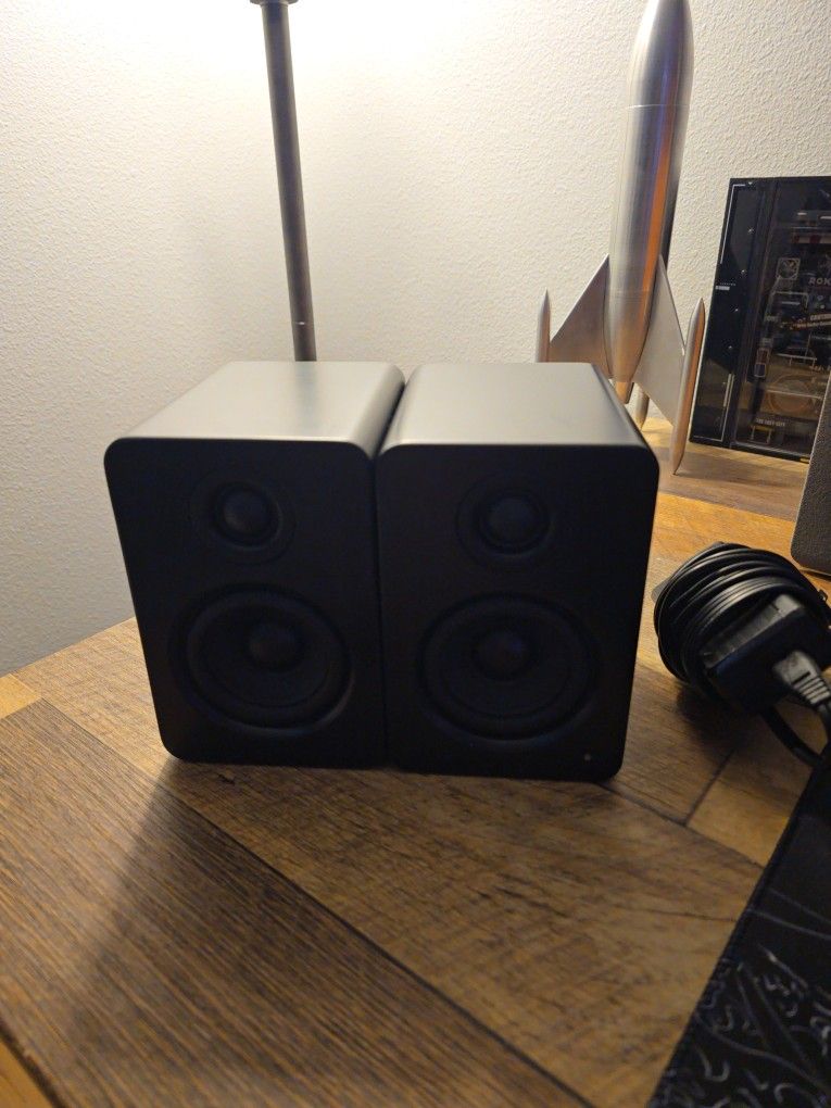 Kanta Yu2 Compact Powered Desktop Speakers