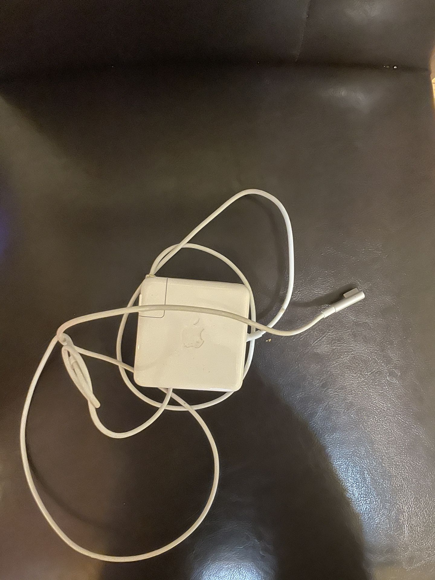 Mack book Pro Apple Charger