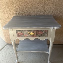 End Table/ Side Table/ Nightstand