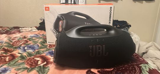 JBL boombox 4