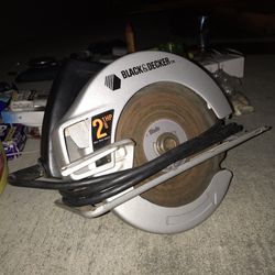 Power Saw 2/8 HP (Black & Decker/ Excellent Condition)