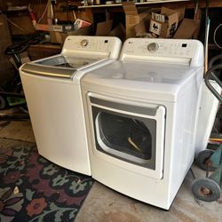 LG Washer and Gas Dryer Set, WT7150CW and DLG7151W