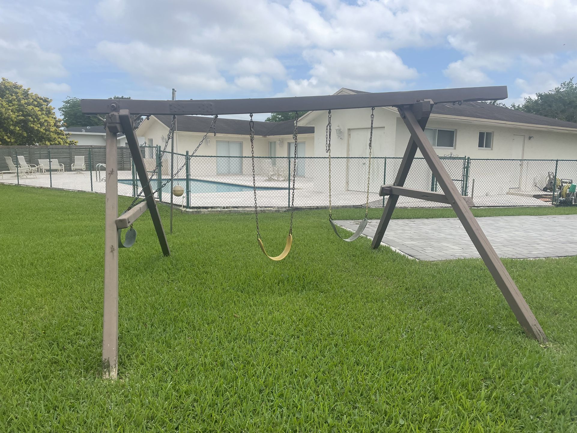 Free Swing Set - Must Pick Up ASAP