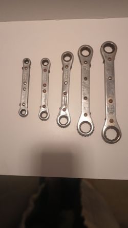 Ratcheting Wrench Set