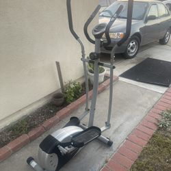 Barely Used. Elliptical Trainer Machine 