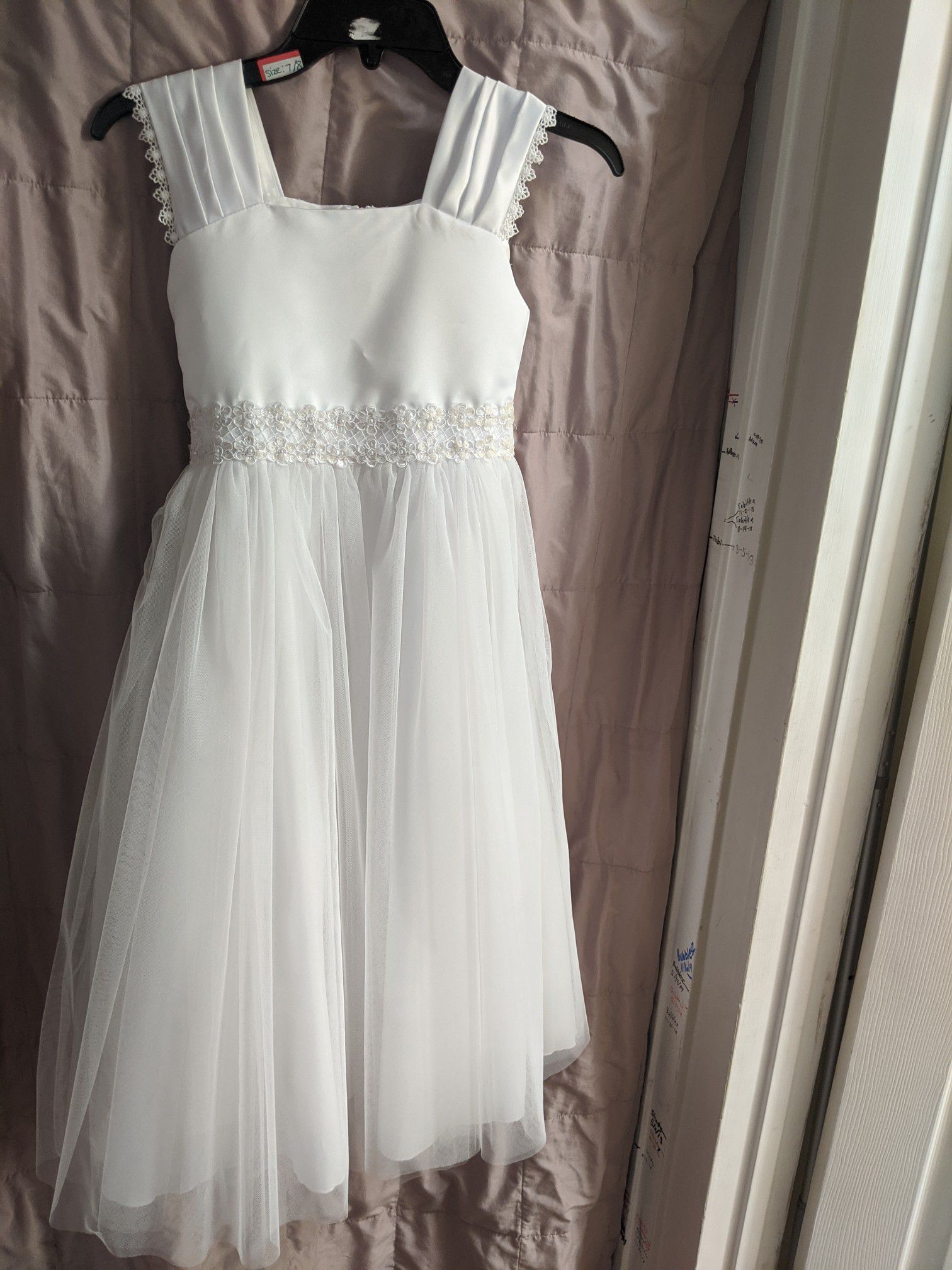 Beautiful white dress in size 7-8 Great for baptism, first communion, flower girl