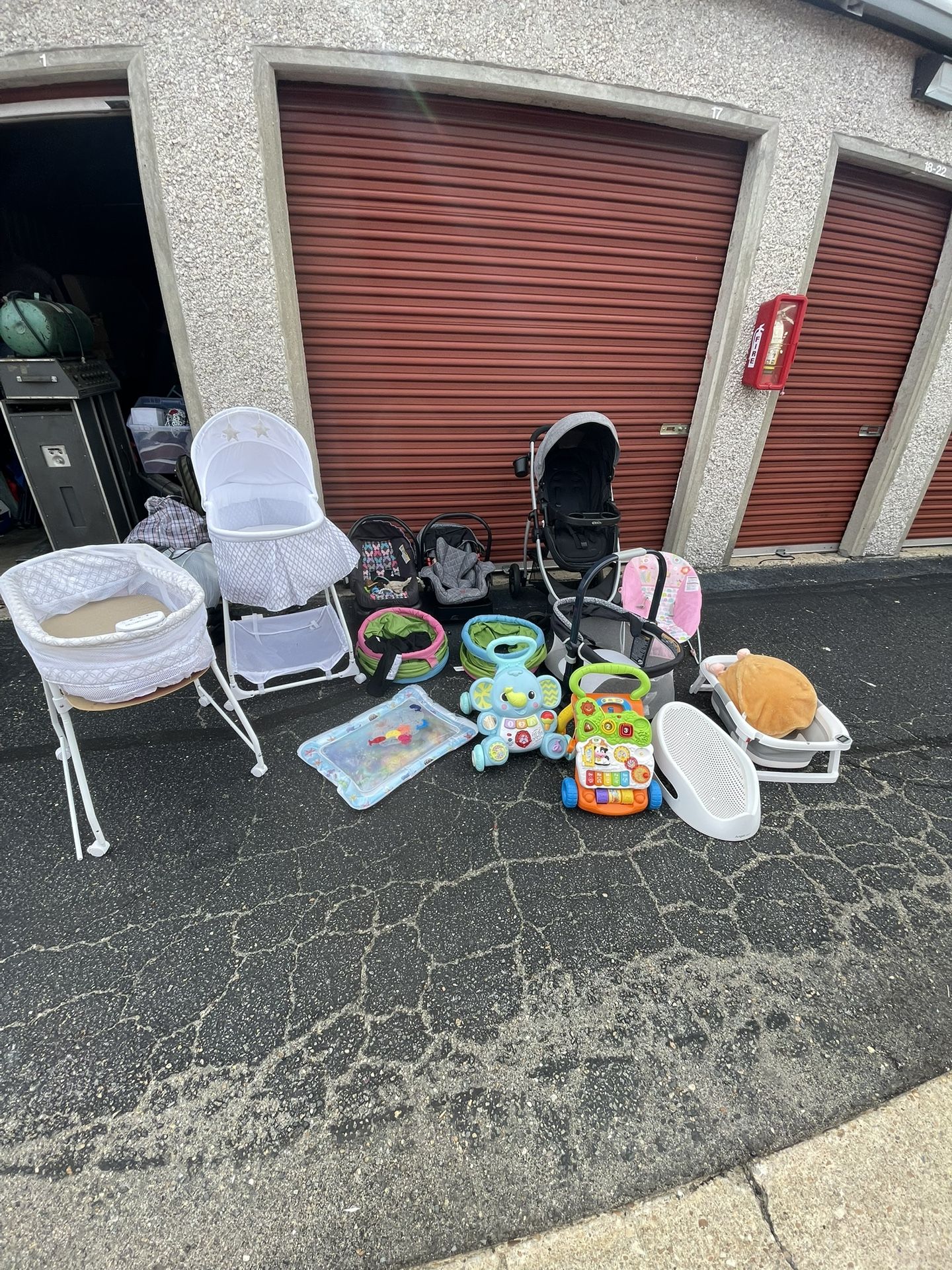 Baby Items Stroller Crib Bassist Car Seat 