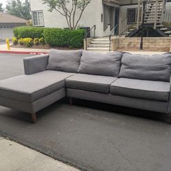 EXCELLENT GRAY 2PC SECTIONAL COUCHES SET