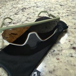 Oakley BXTR (Green / Off White / Brown)