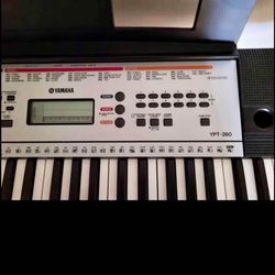 Yamaha YPT260 Keyboard With Stand