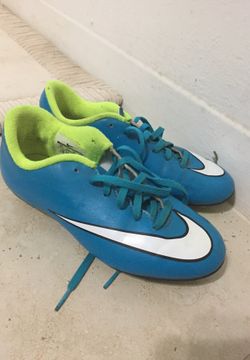 Kids Mercurial NIKE SIZE 3y soccer ⚽️