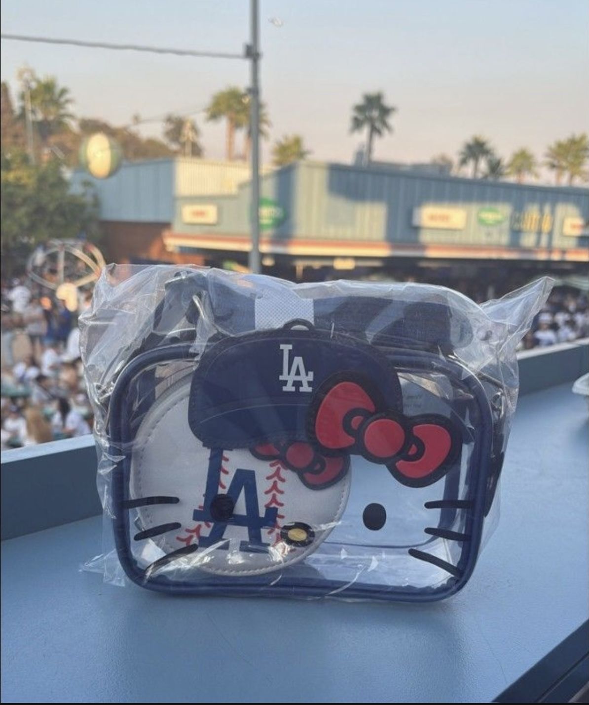 HELLO KITTY DODGERS PURSE / NEW