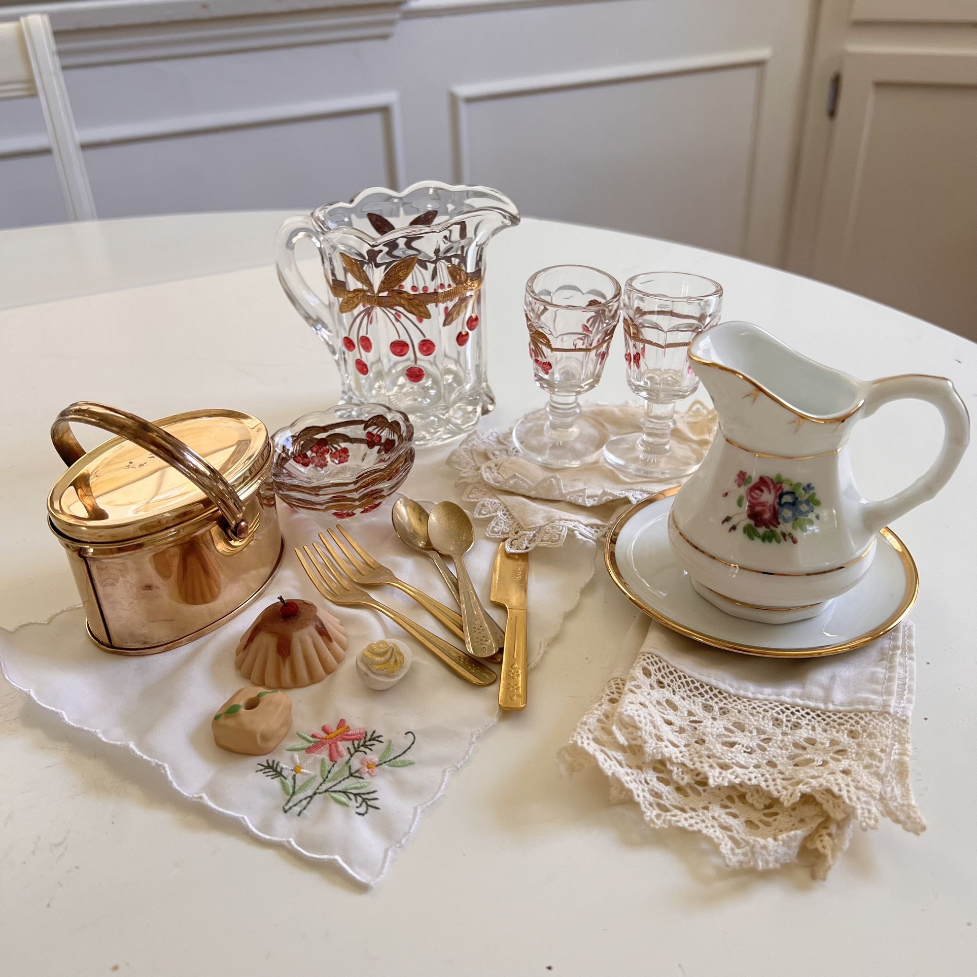 Vintage American Girl Samantha Various Accessories for Sale in Glendale