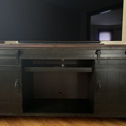 TV Stand / Entertainment Center 