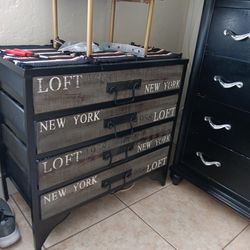 Beautiful NYC credenciales Antique 4 Drawers