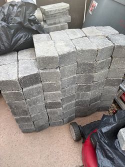 Paver/Retaining Wall Blocks – brand new