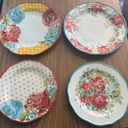 Pioneer Woman Decorative Plate Set